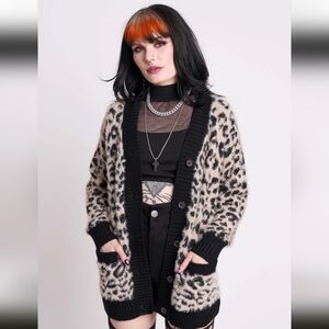 Chic Leopard Print Cardigan